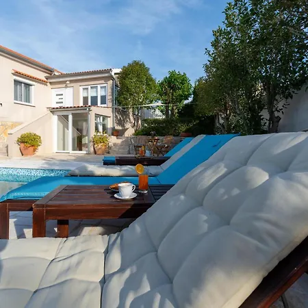 Holiday home 3 Bedroom Stunning In Pridraga