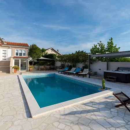 3 Bedroom Stunning In Holiday home *