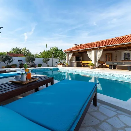 3 Bedroom Stunning In Holiday home